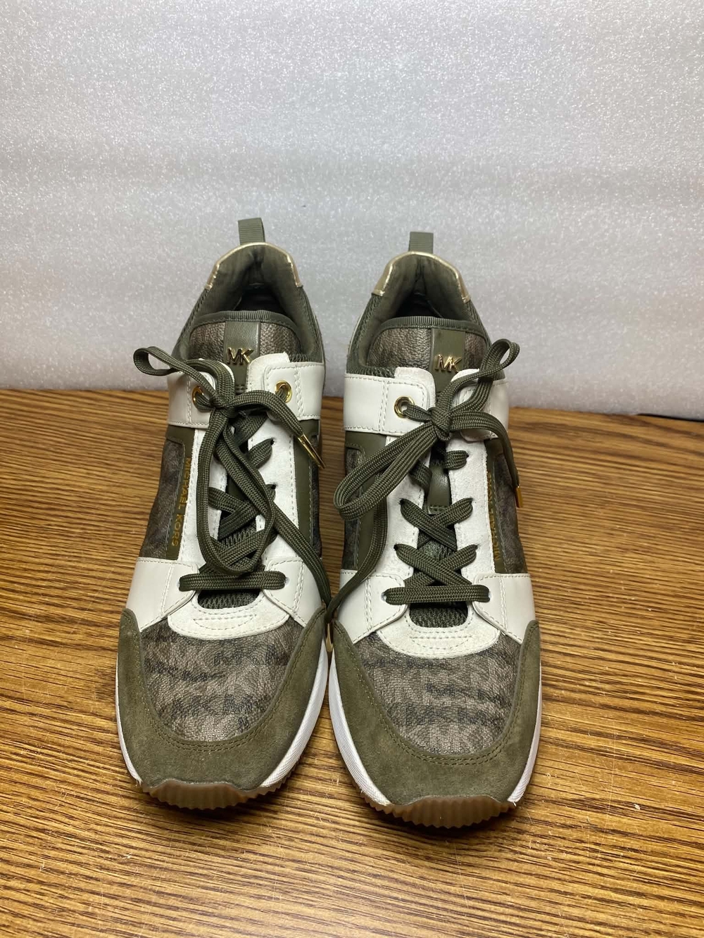 Michael Michael Kors Women's Sneakers Size 9M Olive Green And White Logo Panel